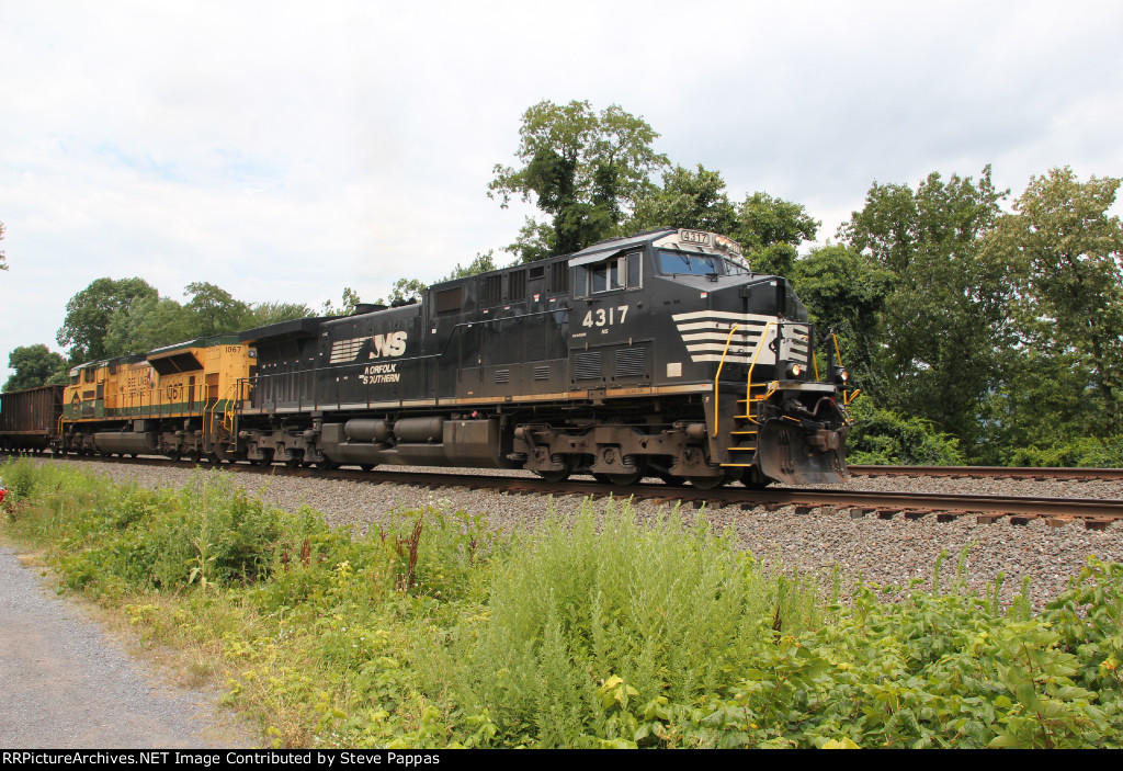 NS 4317 leading an eastbound freight